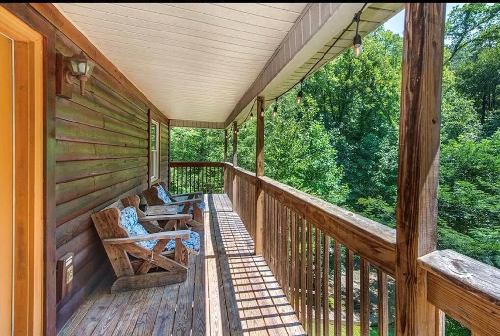 Smokey Mountain Retreat, Hot Tub, Game Room, Sleeps 8! Gatlinburg Extérieur photo