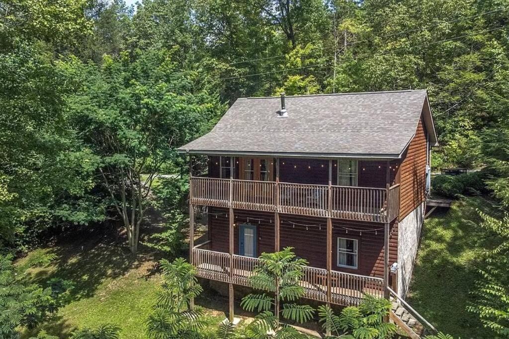 Smokey Mountain Retreat, Hot Tub, Game Room, Sleeps 8! Gatlinburg Extérieur photo