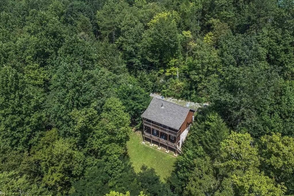 Smokey Mountain Retreat, Hot Tub, Game Room, Sleeps 8! Gatlinburg Extérieur photo
