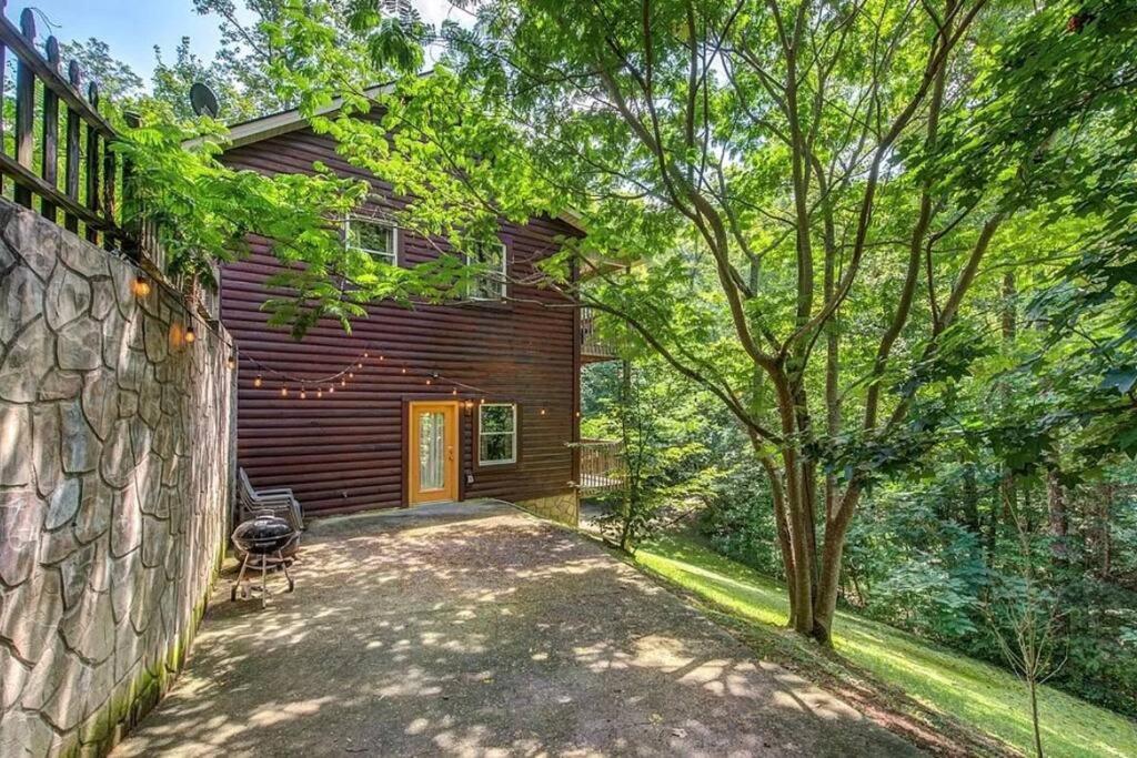 Smokey Mountain Retreat, Hot Tub, Game Room, Sleeps 8! Gatlinburg Extérieur photo