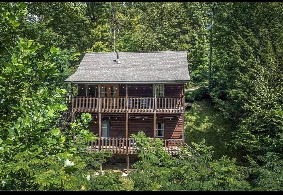Smokey Mountain Retreat, Hot Tub, Game Room, Sleeps 8! Gatlinburg Extérieur photo