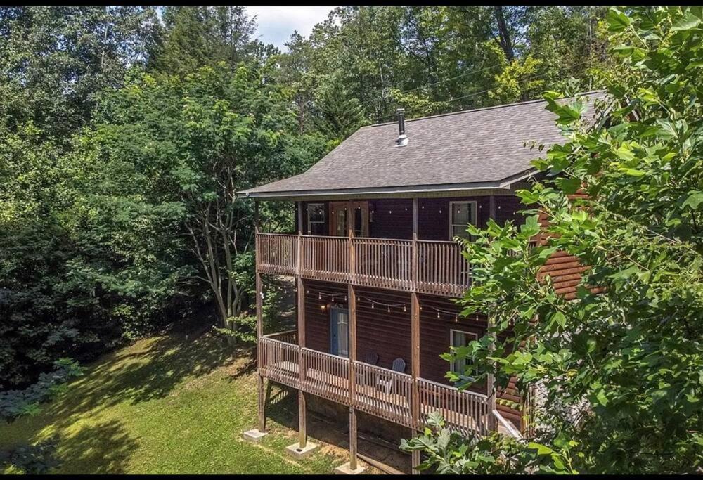 Smokey Mountain Retreat, Hot Tub, Game Room, Sleeps 8! Gatlinburg Extérieur photo