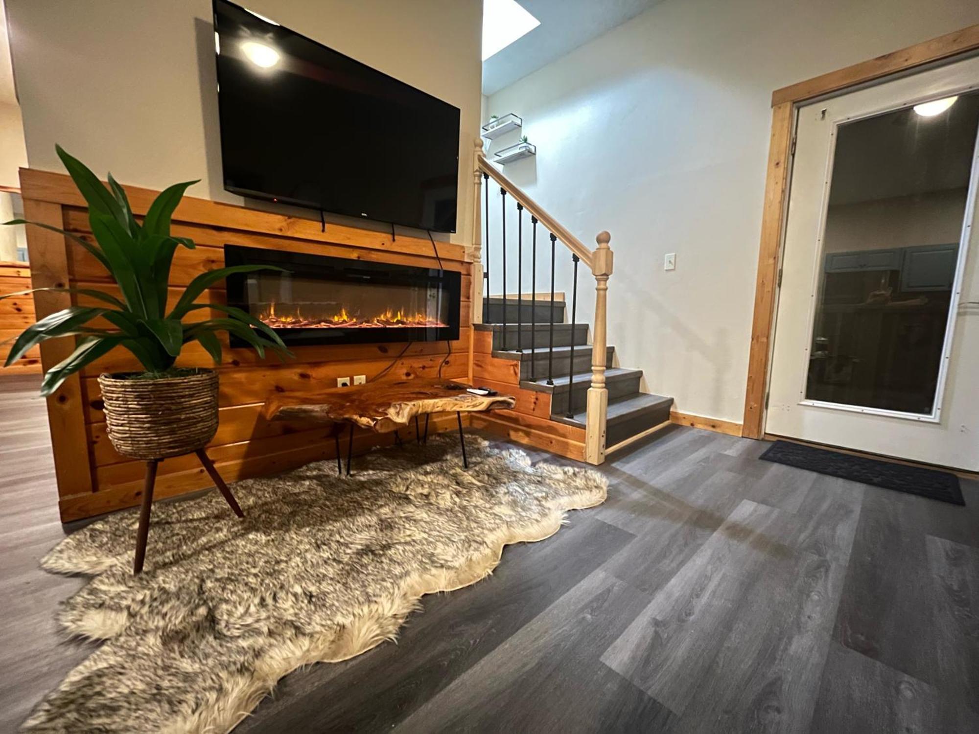 Smokey Mountain Retreat, Hot Tub, Game Room, Sleeps 8! Gatlinburg Extérieur photo