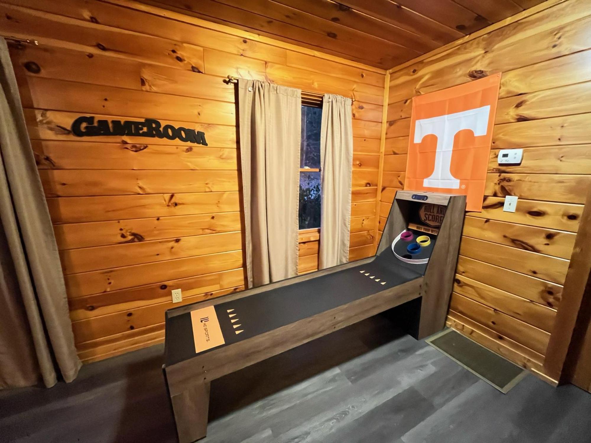 Smokey Mountain Retreat, Hot Tub, Game Room, Sleeps 8! Gatlinburg Extérieur photo