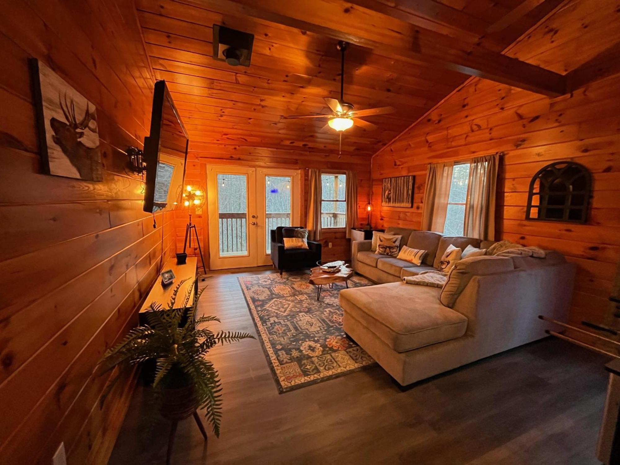 Smokey Mountain Retreat, Hot Tub, Game Room, Sleeps 8! Gatlinburg Extérieur photo