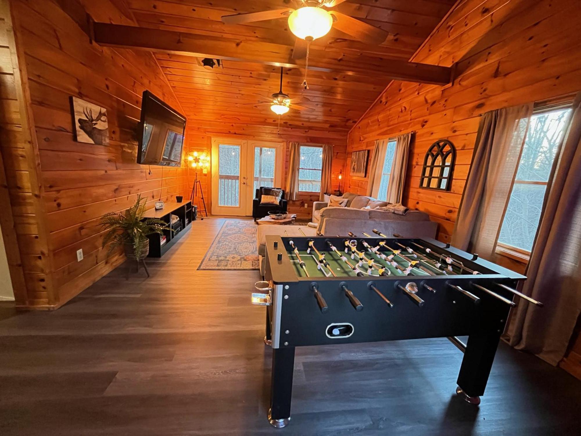 Smokey Mountain Retreat, Hot Tub, Game Room, Sleeps 8! Gatlinburg Extérieur photo