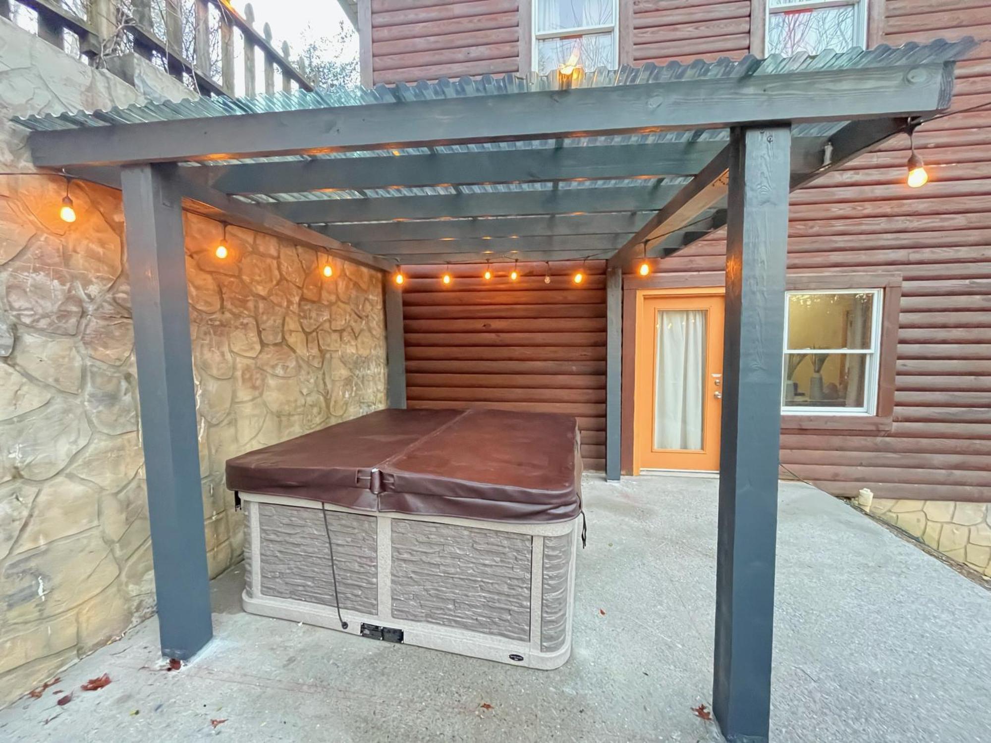 Smokey Mountain Retreat, Hot Tub, Game Room, Sleeps 8! Gatlinburg Extérieur photo