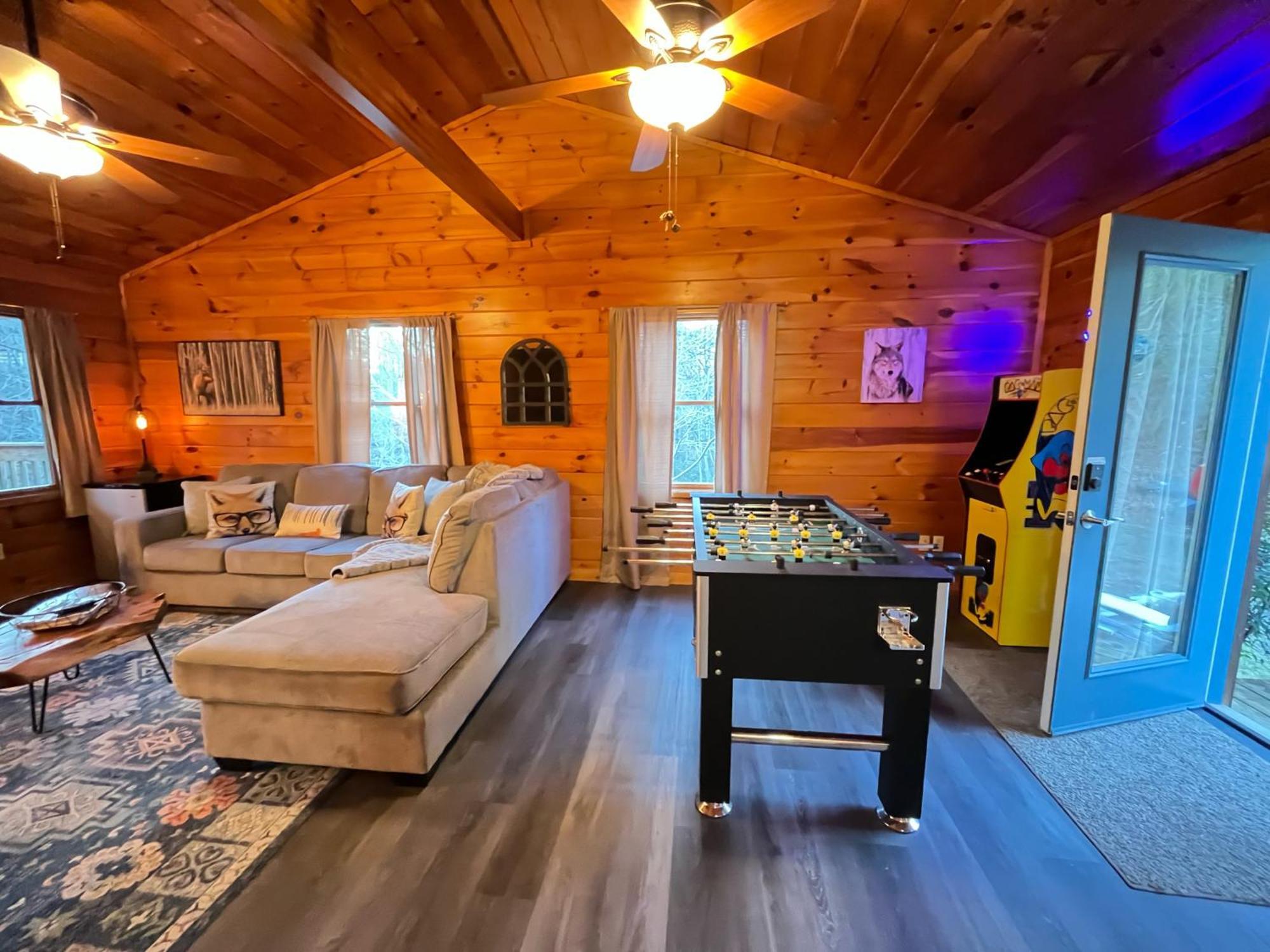 Smokey Mountain Retreat, Hot Tub, Game Room, Sleeps 8! Gatlinburg Extérieur photo