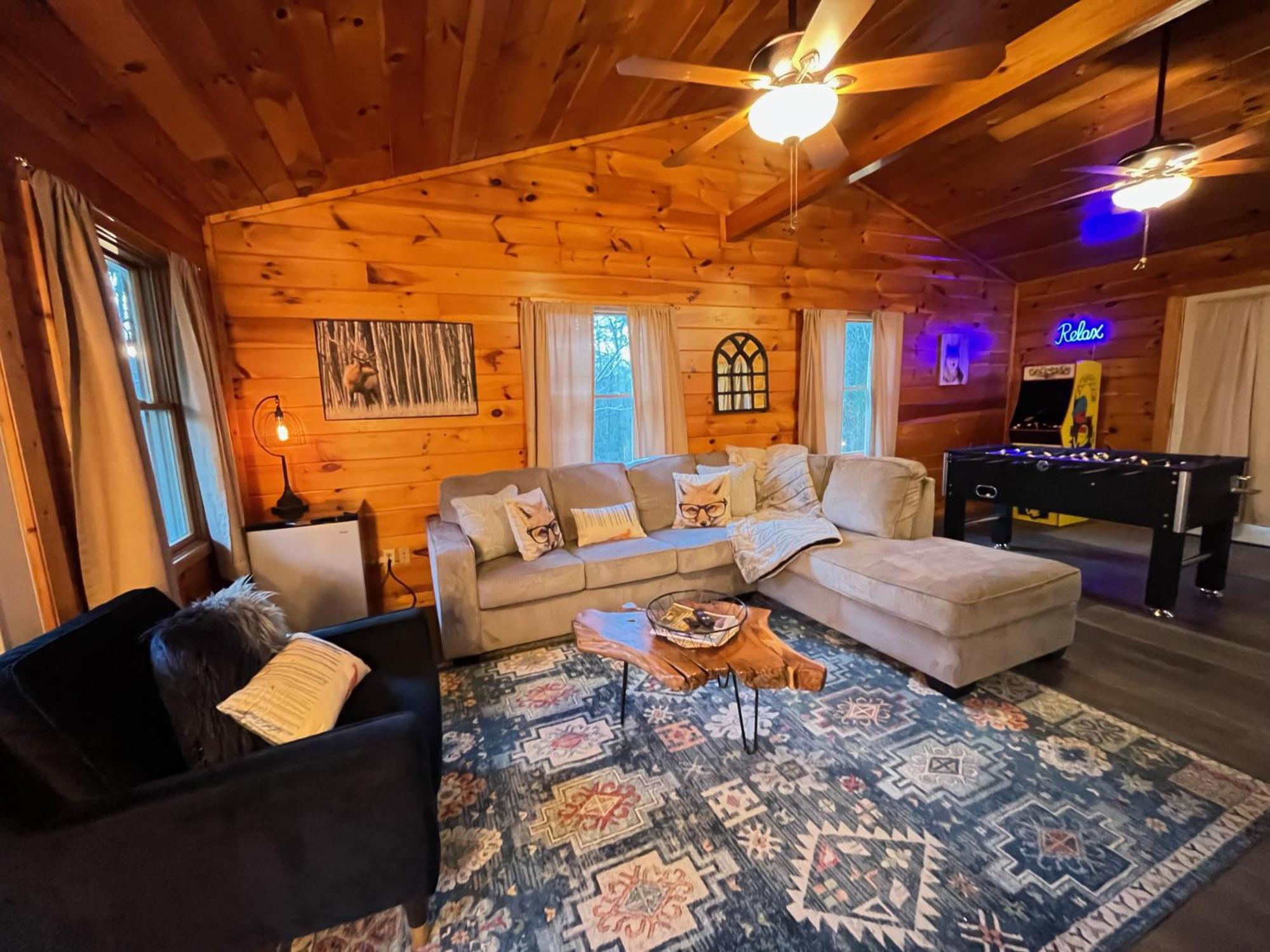 Smokey Mountain Retreat, Hot Tub, Game Room, Sleeps 8! Gatlinburg Extérieur photo