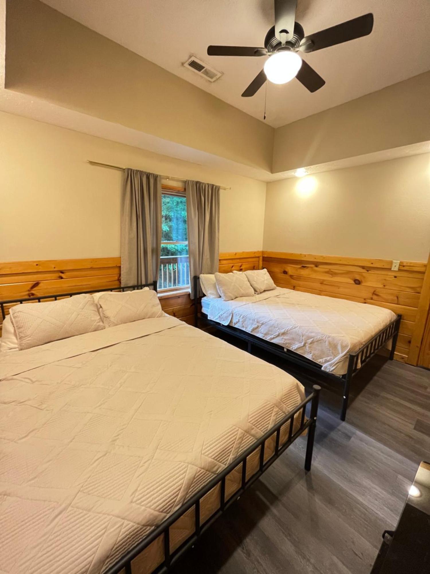 Smokey Mountain Retreat, Hot Tub, Game Room, Sleeps 8! Gatlinburg Extérieur photo