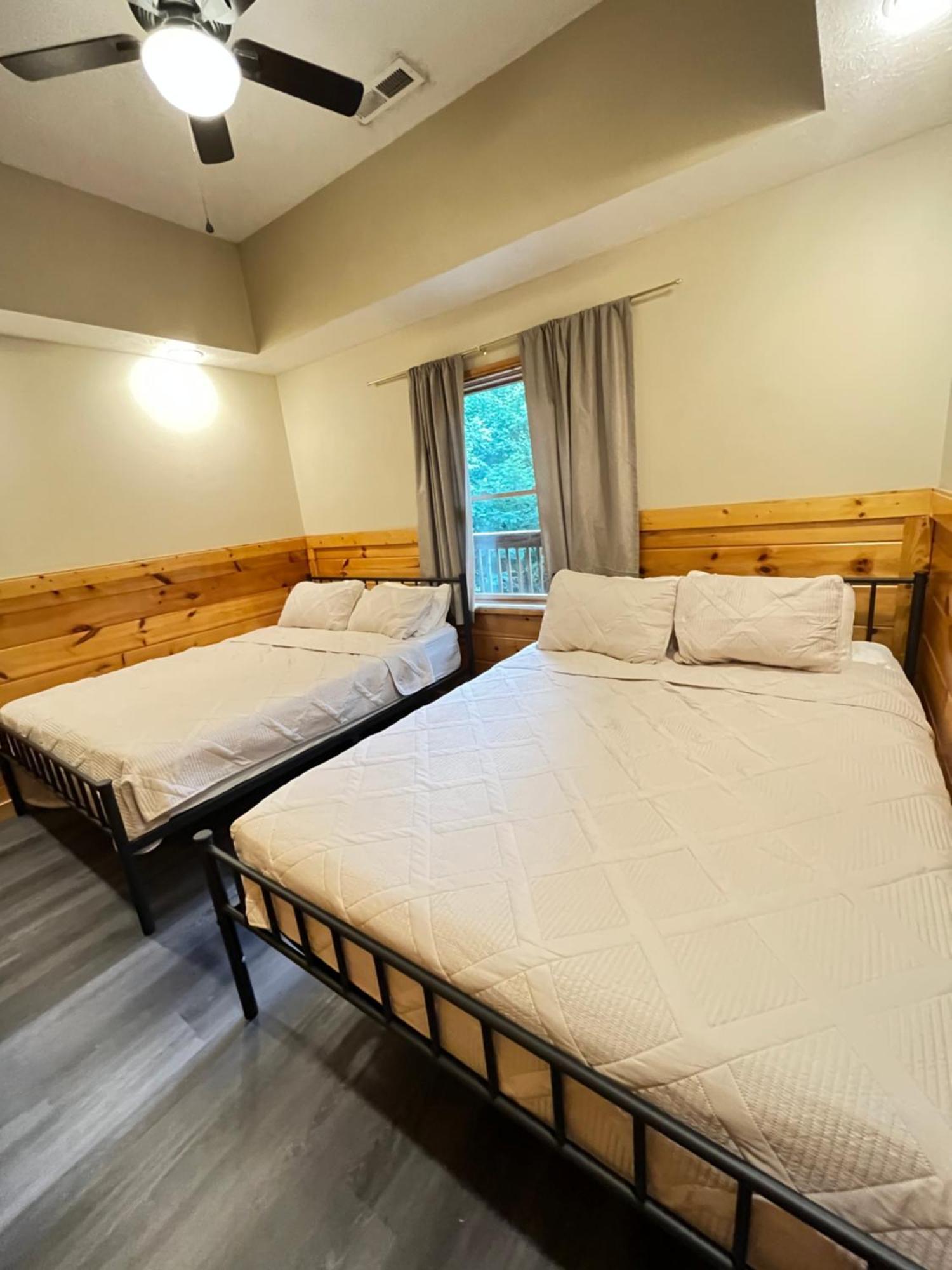 Smokey Mountain Retreat, Hot Tub, Game Room, Sleeps 8! Gatlinburg Extérieur photo
